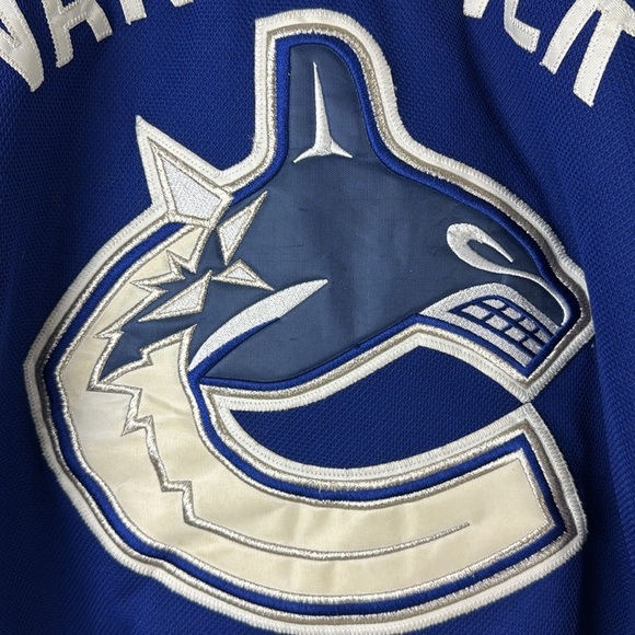 NHL Reebok/CCM Vancouver Canucks Henrik Sedin Jersey Men Size 48 - Picture 3 of 15